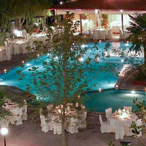 Hotel Four Seasons, Trílofon